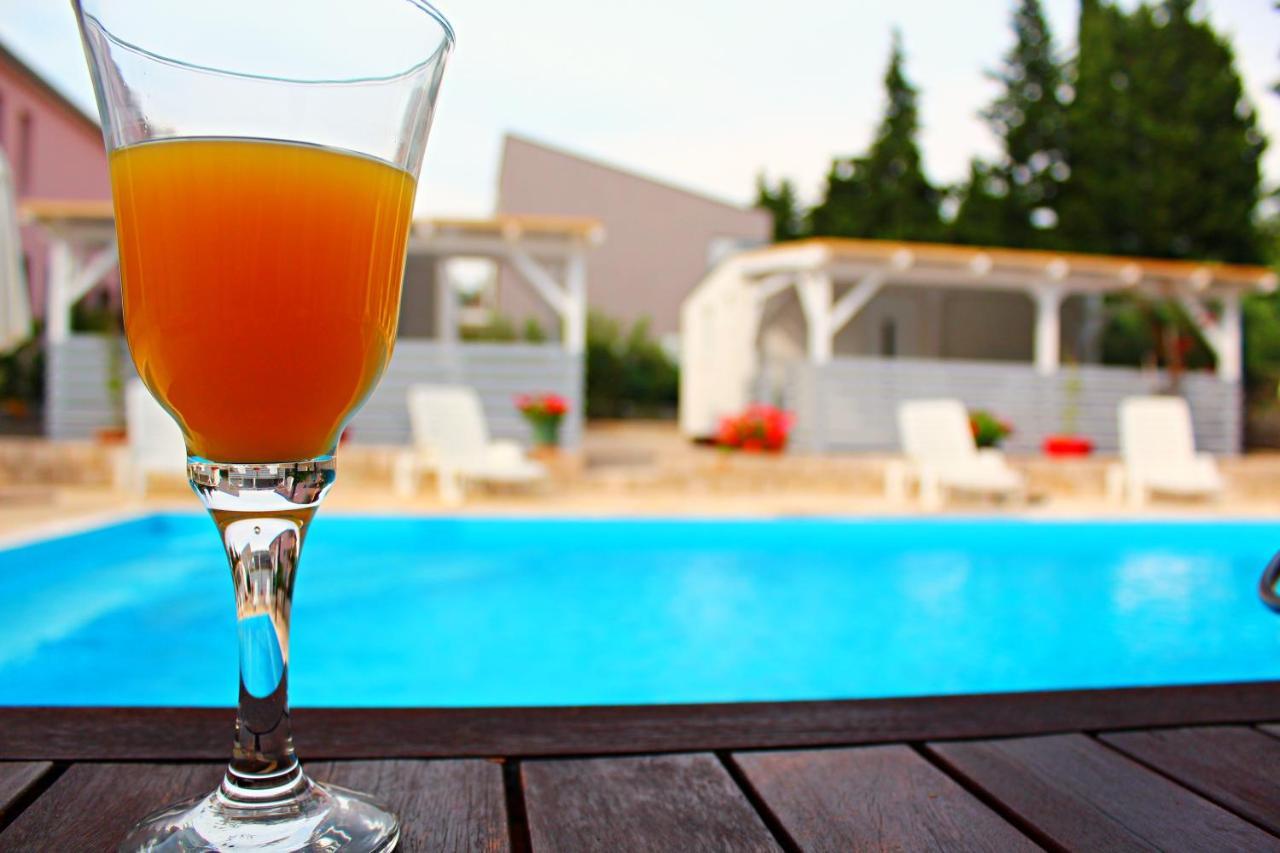 Bungalow Vice With Pool Pakoštane Extérieur photo